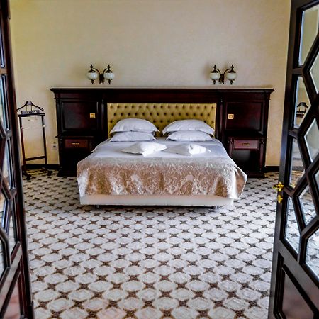 Hotel Golden House Craiova Kültér fotó