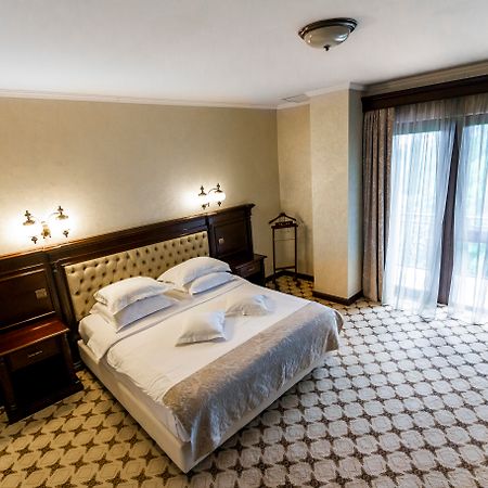 Hotel Golden House Craiova Kültér fotó