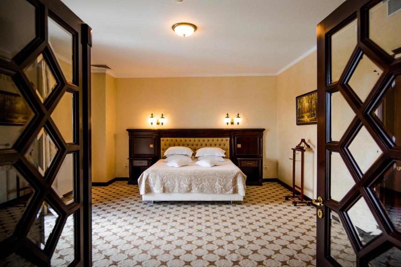 Hotel Golden House Craiova Kültér fotó