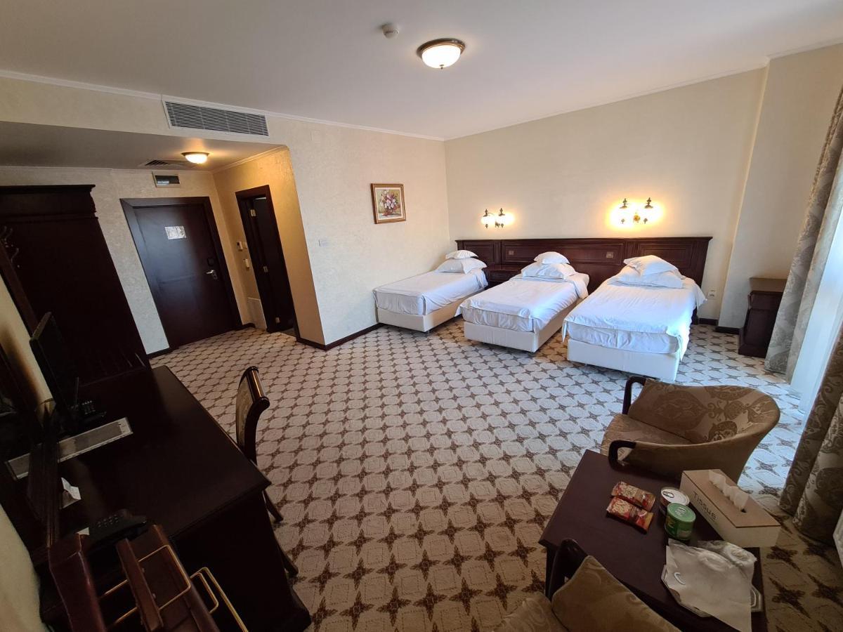 Hotel Golden House Craiova Kültér fotó