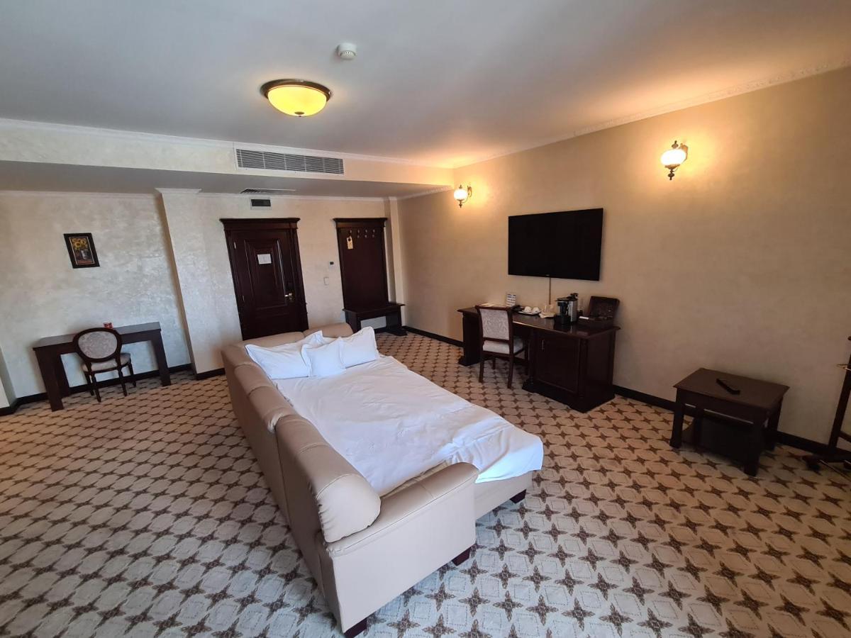Hotel Golden House Craiova Kültér fotó