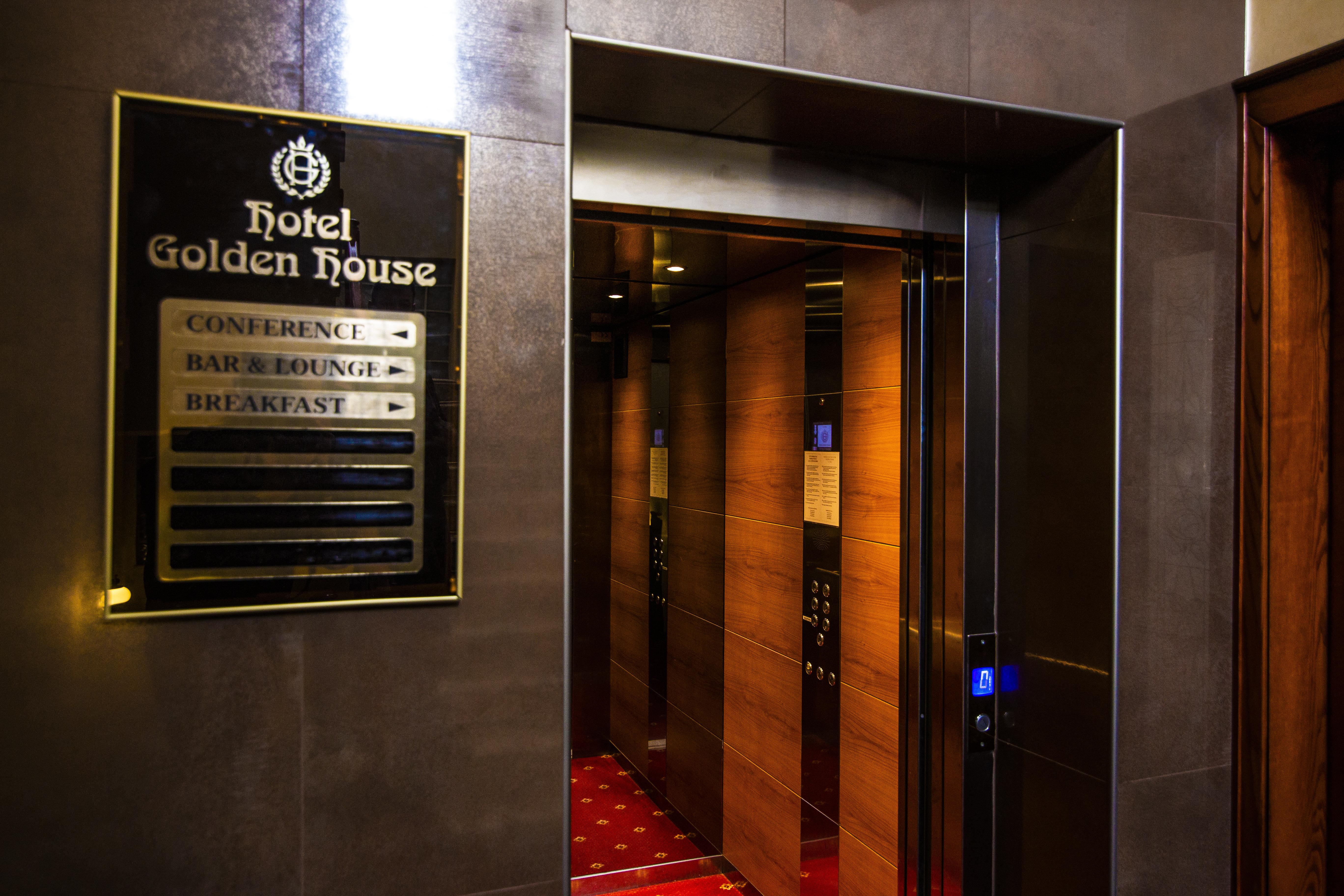 Hotel Golden House Craiova Kültér fotó