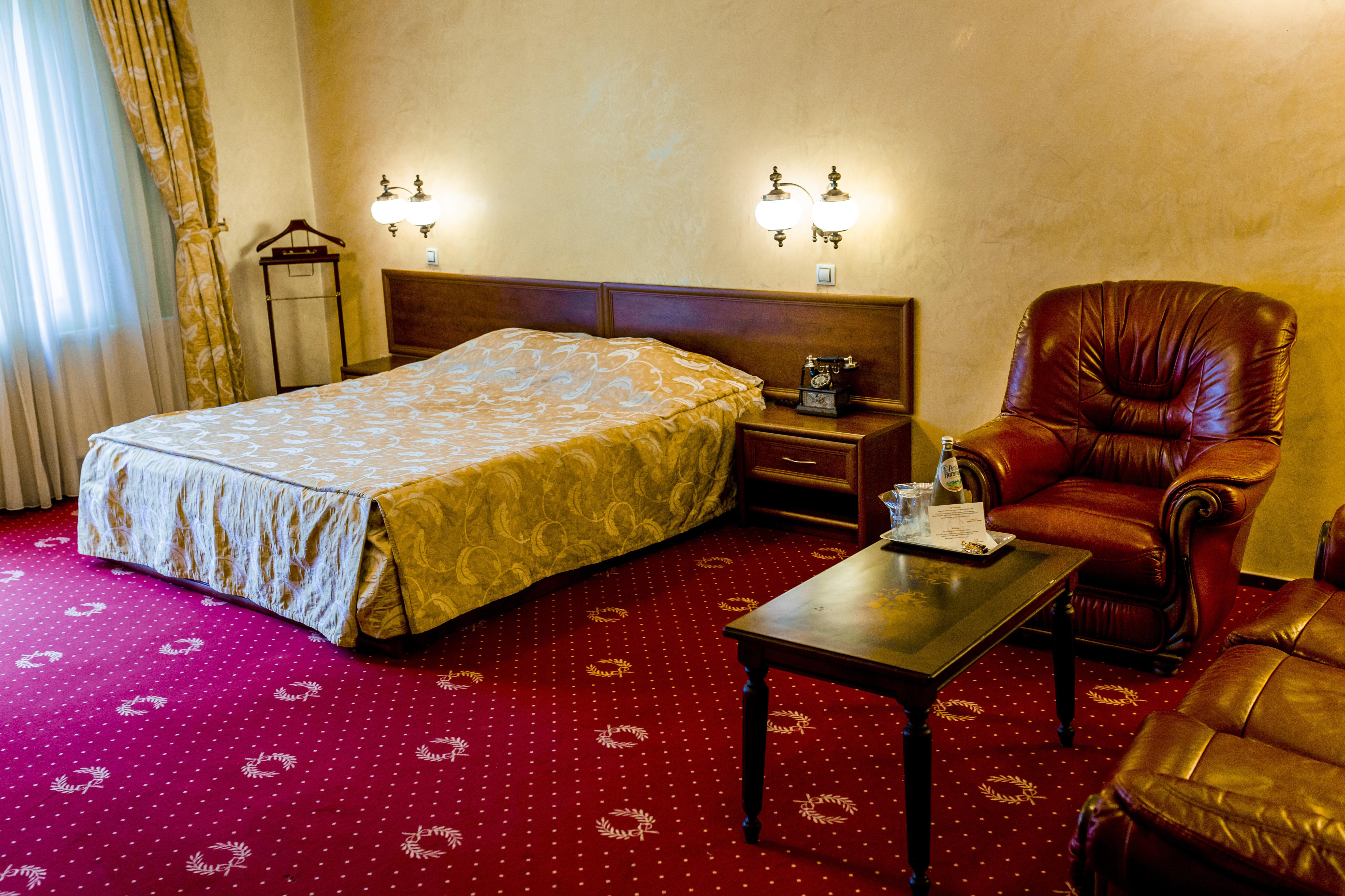 Hotel Golden House Craiova Kültér fotó