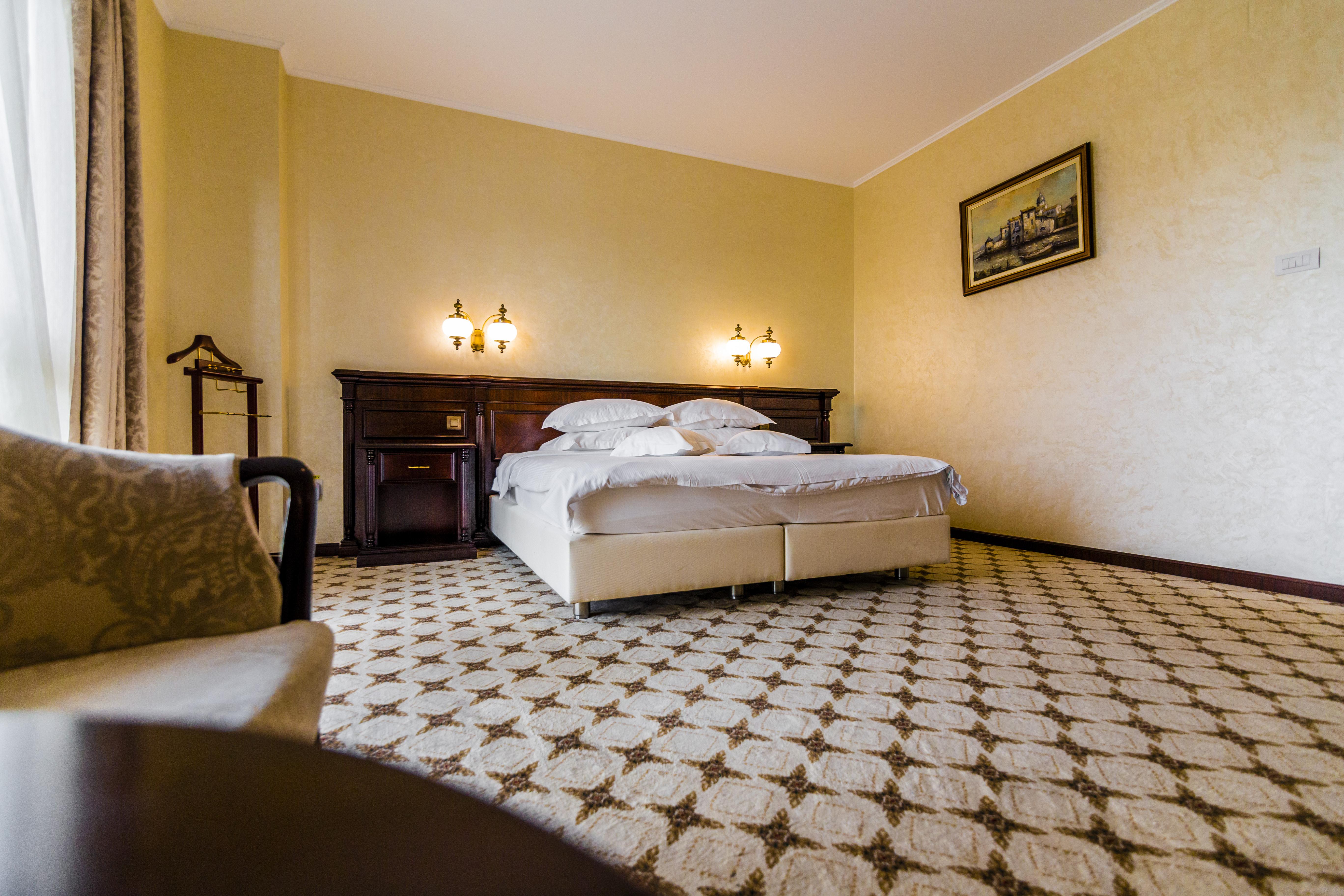 Hotel Golden House Craiova Kültér fotó