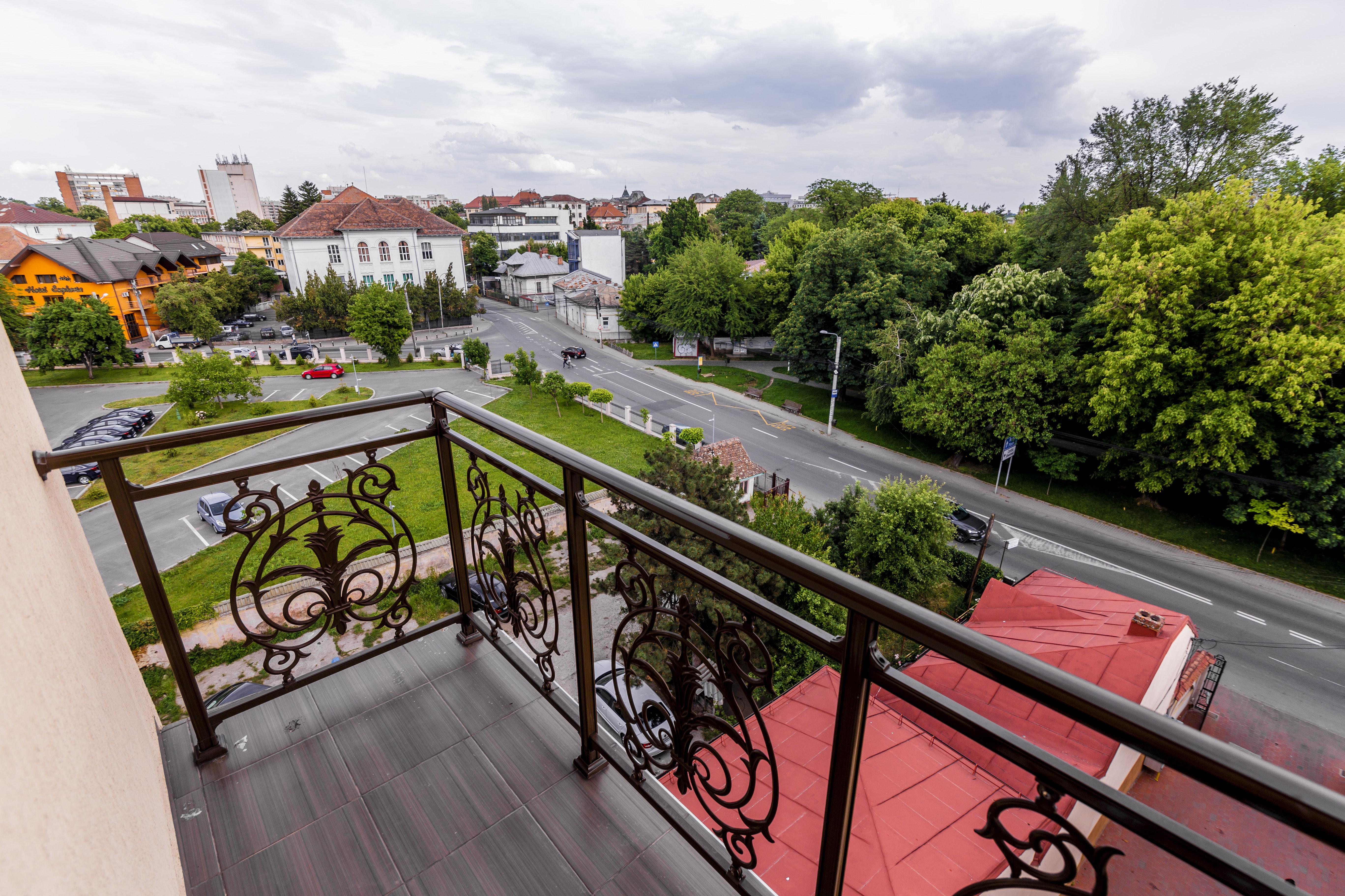 Hotel Golden House Craiova Kültér fotó