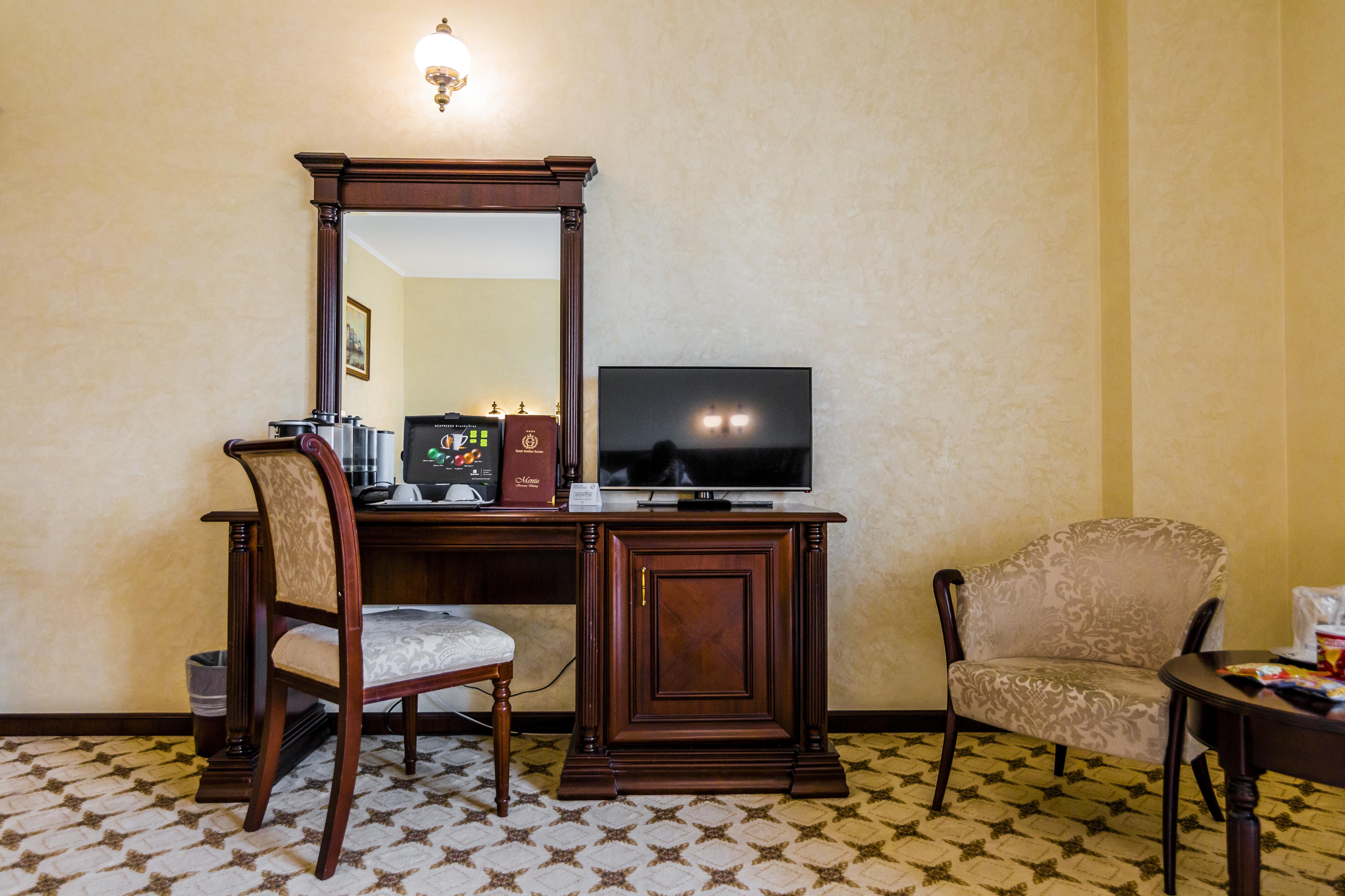 Hotel Golden House Craiova Kültér fotó