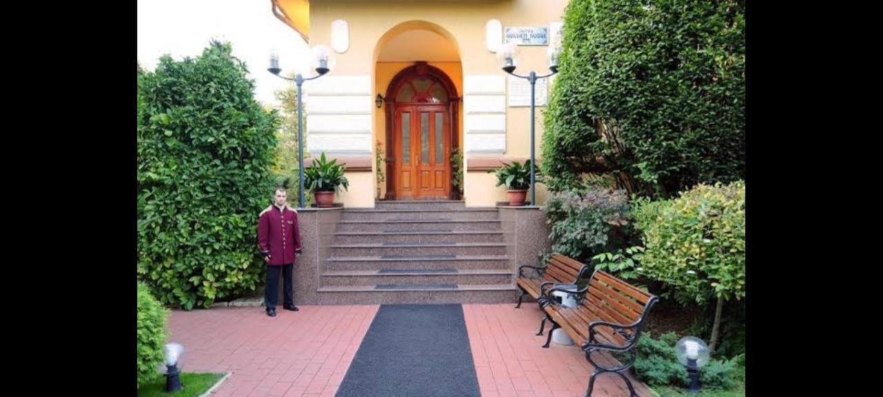 Hotel Golden House Craiova Kültér fotó