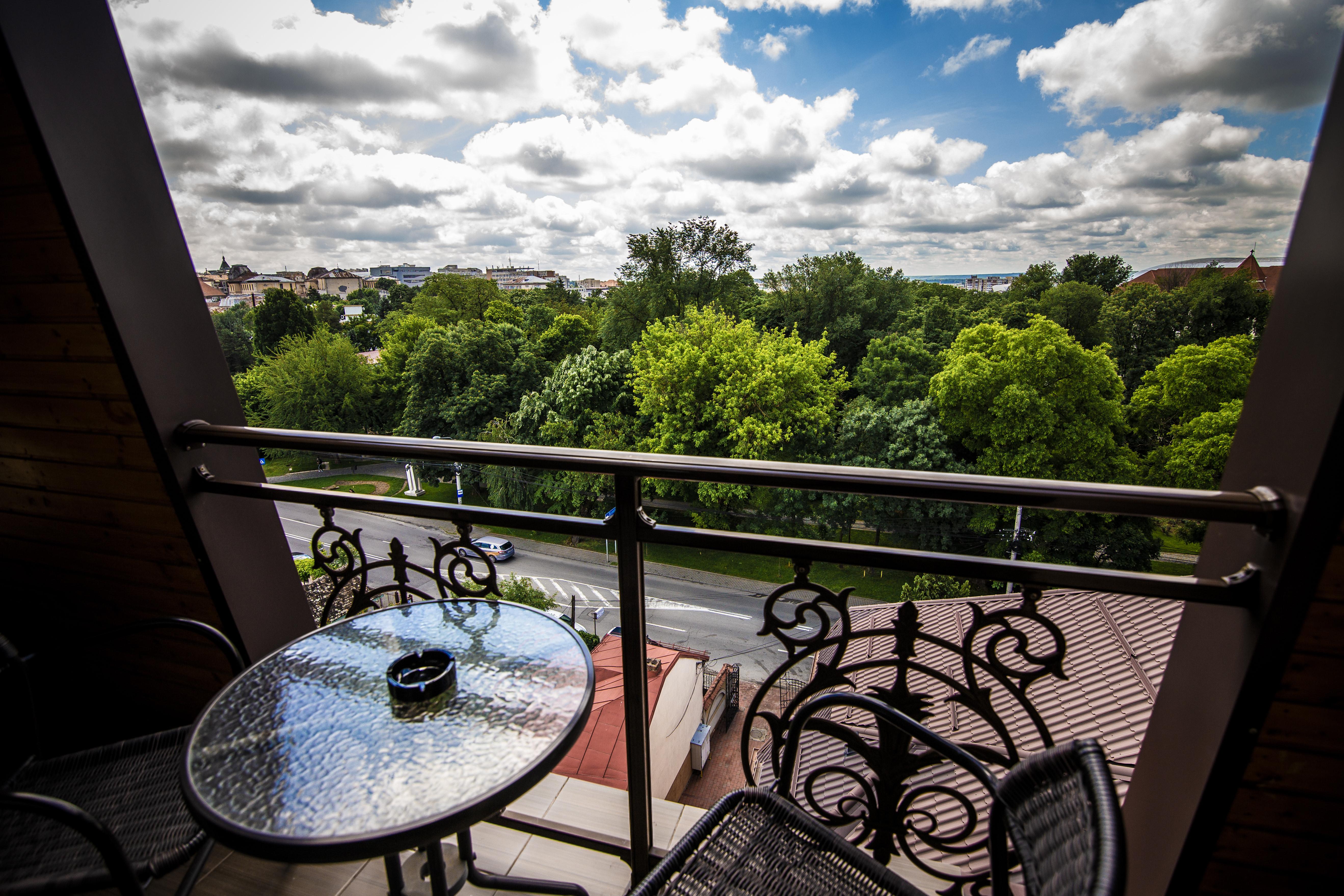 Hotel Golden House Craiova Kültér fotó