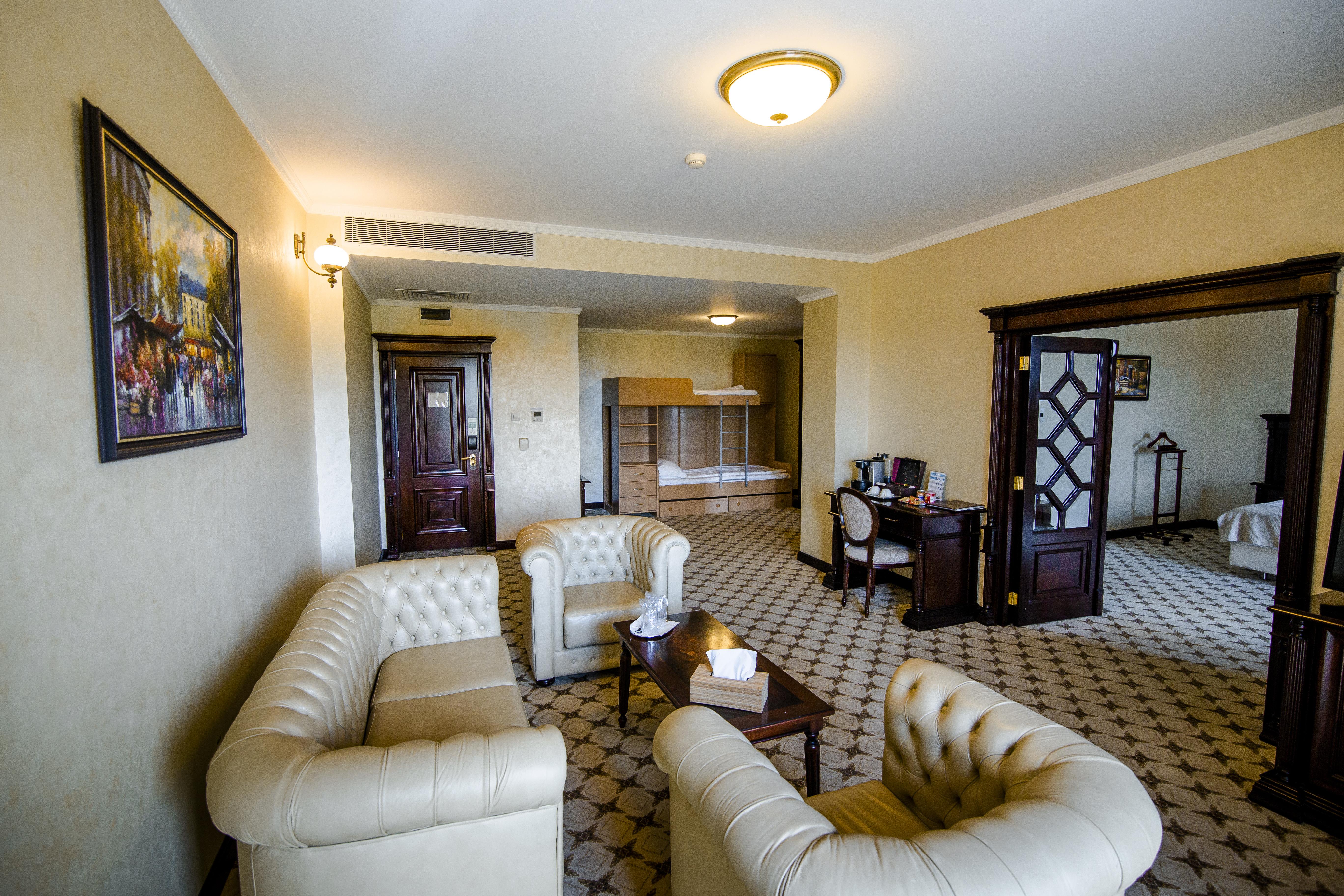 Hotel Golden House Craiova Kültér fotó