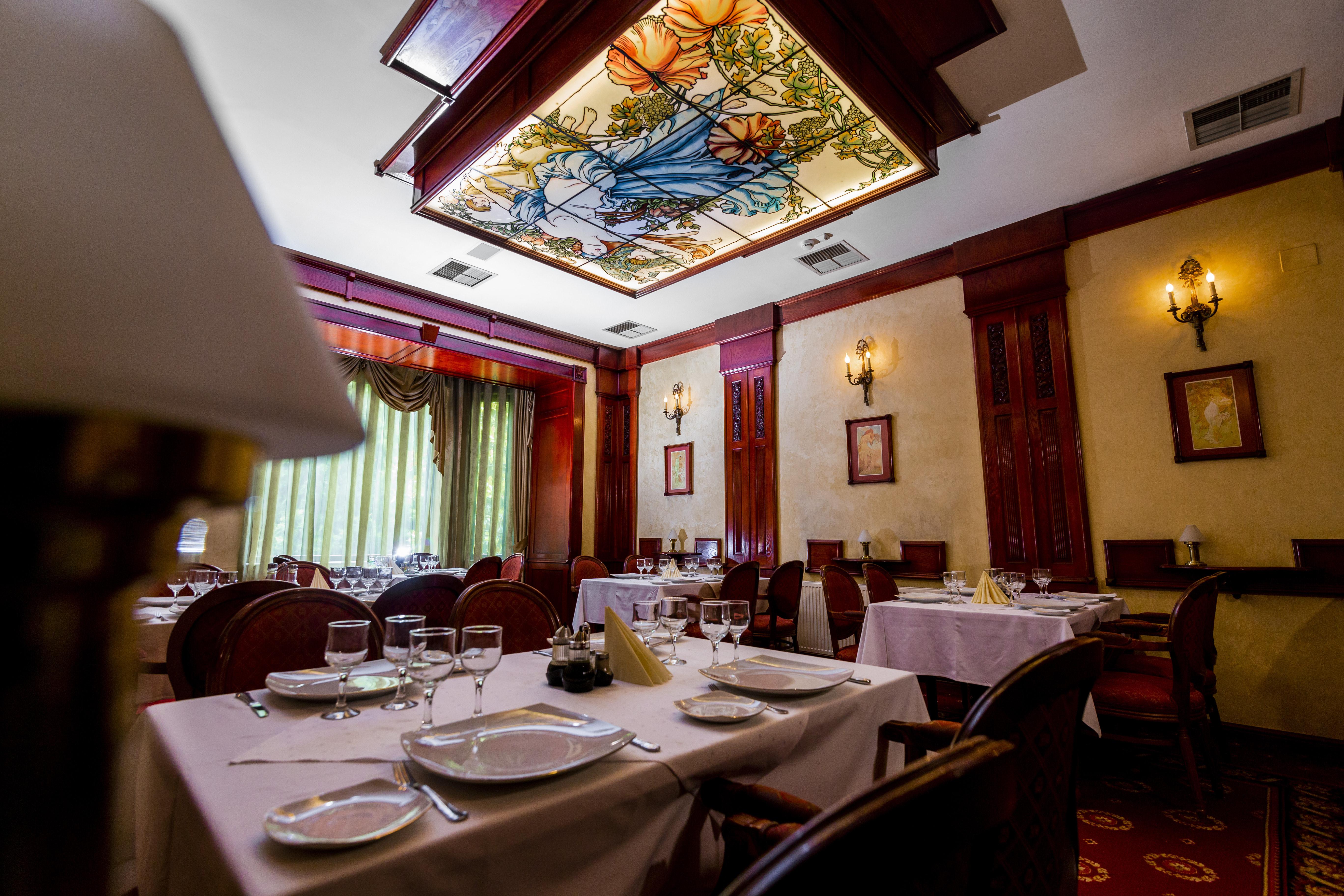Hotel Golden House Craiova Kültér fotó