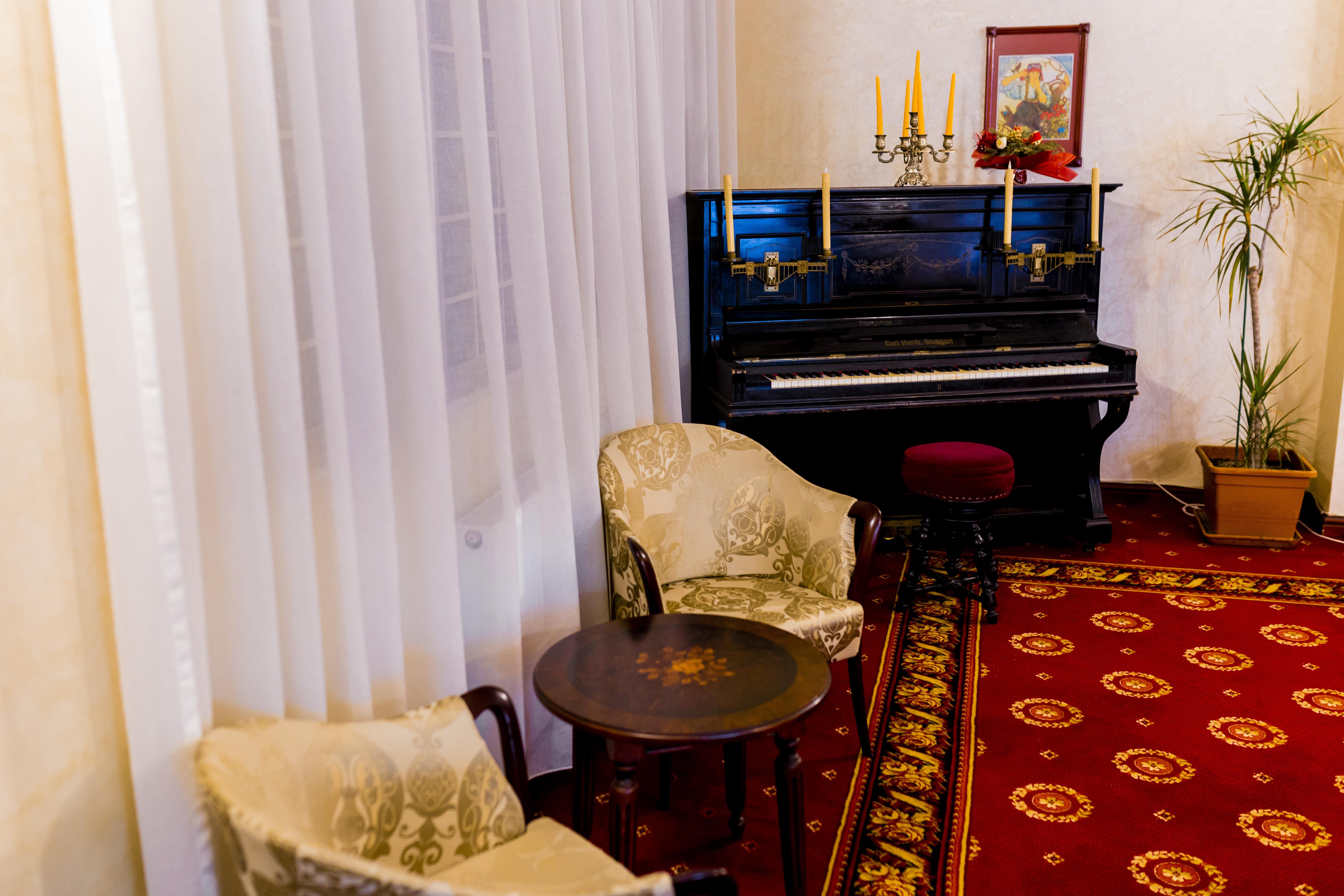 Hotel Golden House Craiova Kültér fotó