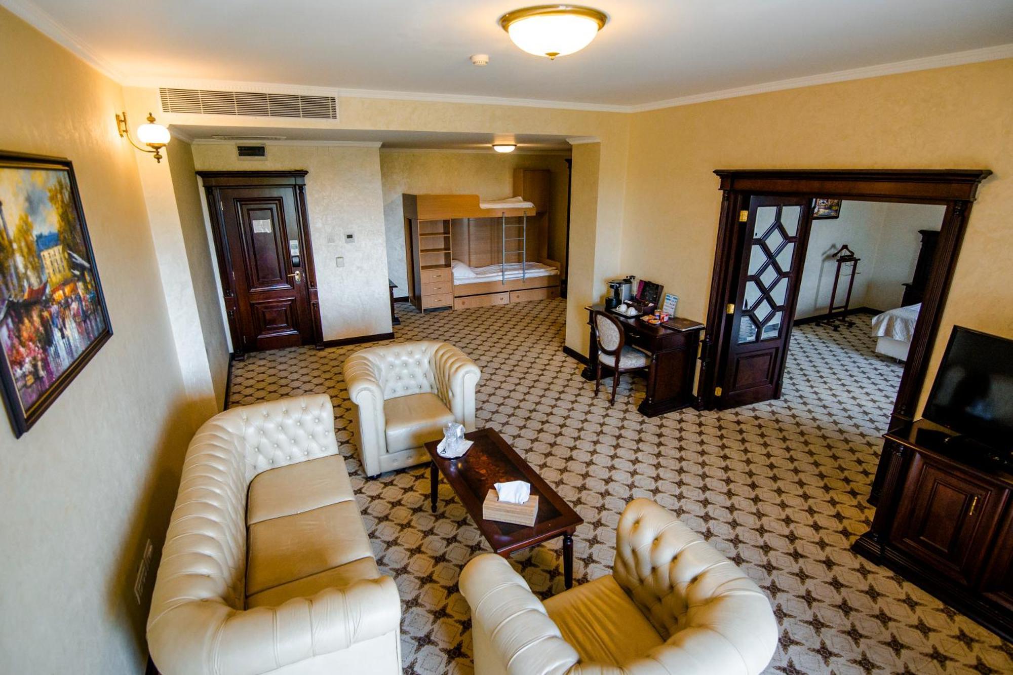 Hotel Golden House Craiova Szoba fotó